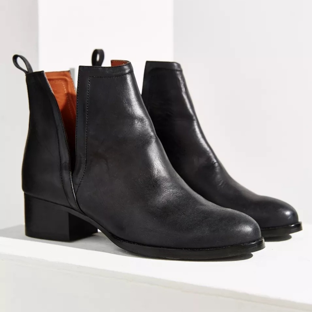 Jeffrey Campbell Oriley Cut Out Black Leather Pull Tabs Ankle Booties Size 6